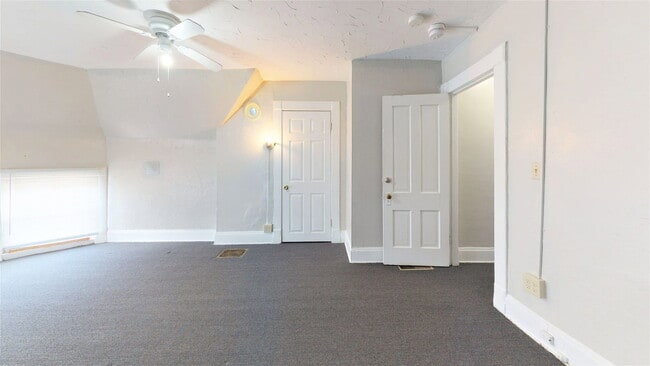 Building Photo - 2353 N High St