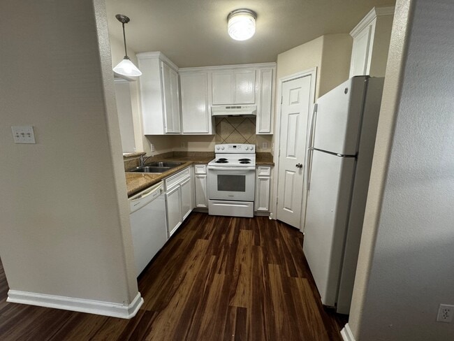 Building Photo - 24595 Gilbert Dr