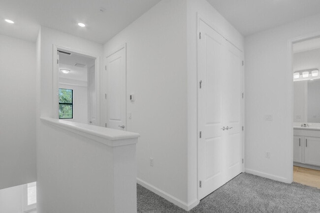 Building Photo - 2880 SE Federal Hwy