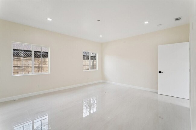 Building Photo - 10121 Eagle Ave