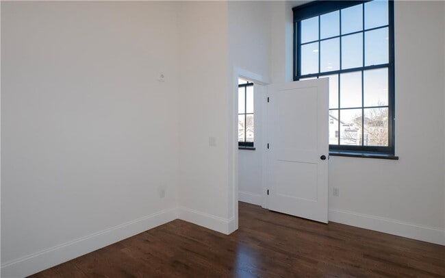 Building Photo - 15 Cranston Ave