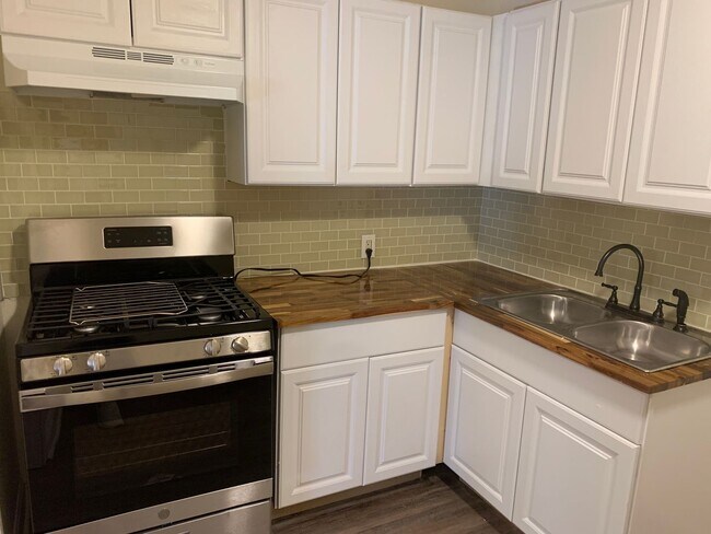 Building Photo - 1068 Blanchard Pl
