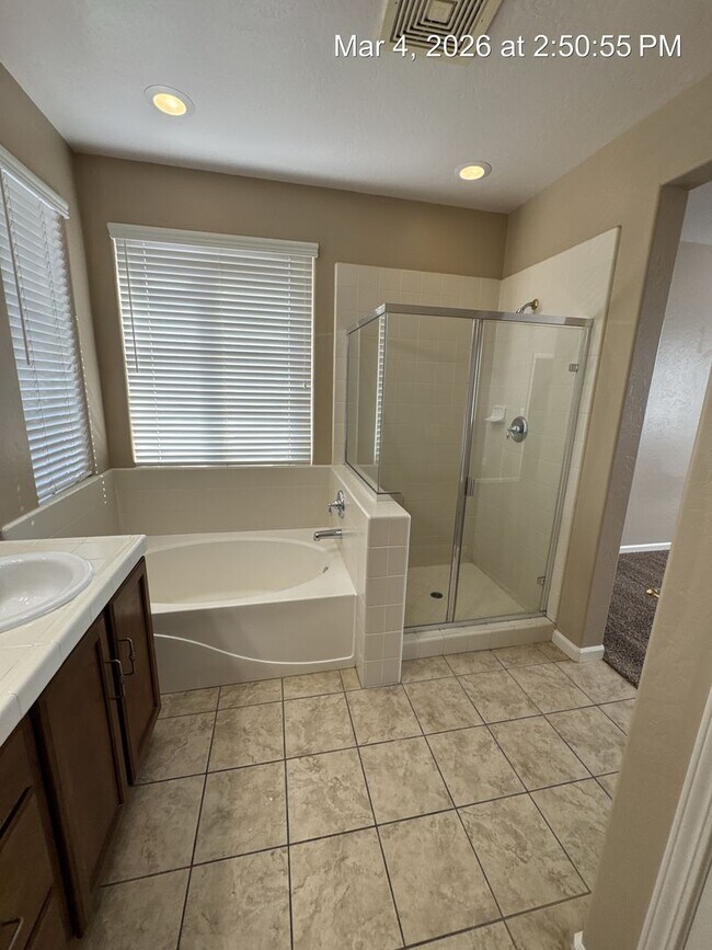 Building Photo - Gorgeous NW Visalia home located in Avalon gated community!  Available Now !!