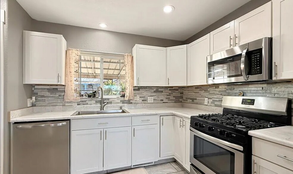 Building Photo - 2891 S Valentia St