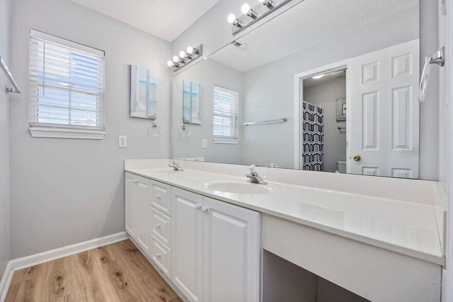 Building Photo - 111B S Yaupon Dr