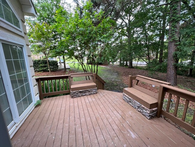Building Photo - 1635 Pondside Dr