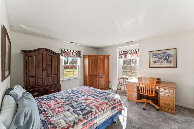 Building Photo - 23 Westview Dr