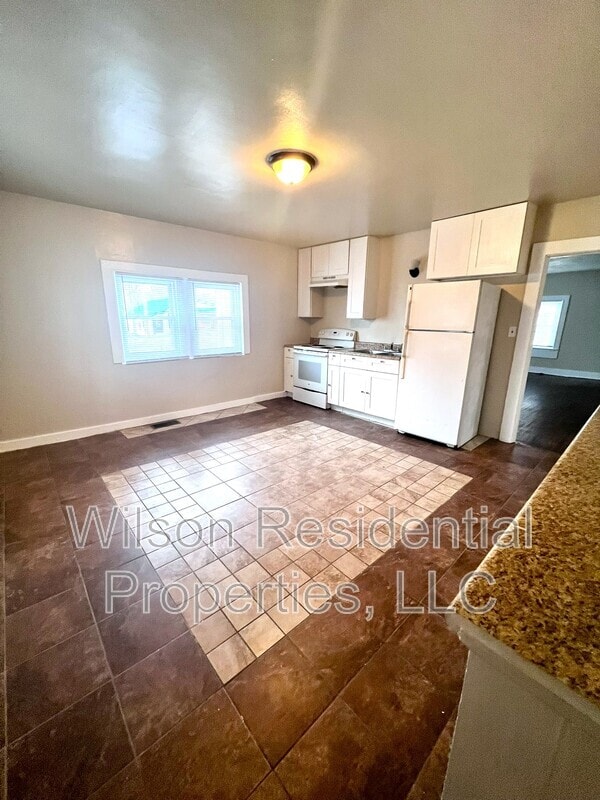 Building Photo - 230 Polo Rd