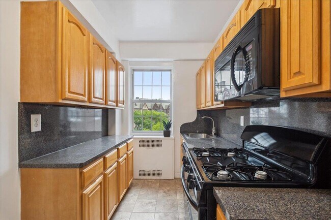 Building Photo - 45 Popham Rd