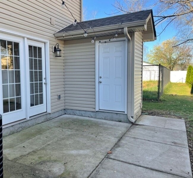 Building Photo - 308 Dill Ln