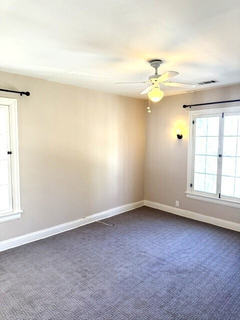 Building Photo - 2141 Beachwood Ter