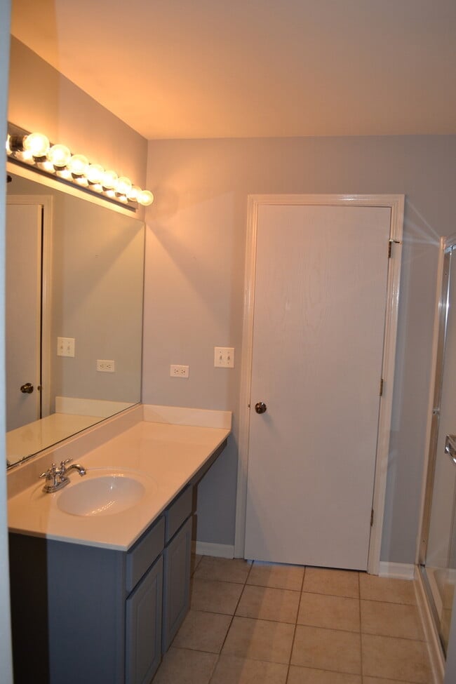 Building Photo - 169 Springbrook Trail S