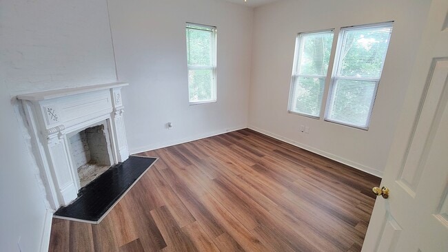 Building Photo - 409 Kingsboro St