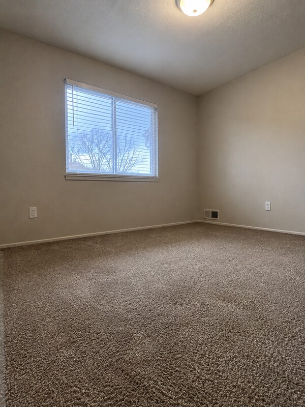 Building Photo - 25936 Franklin Pointe Dr