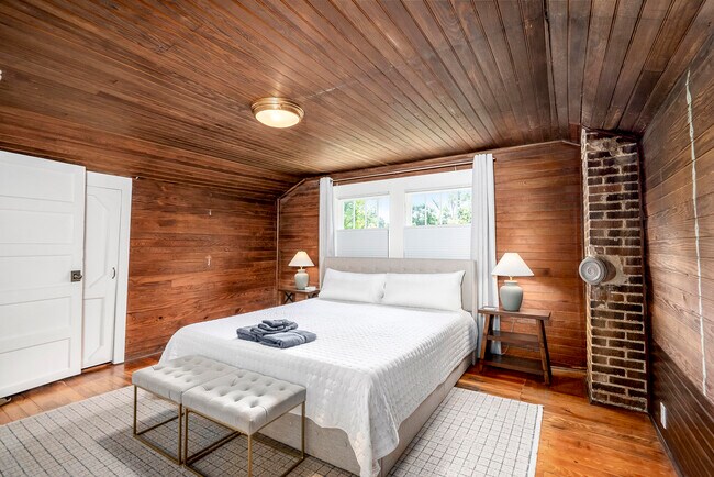 Building Photo - 227 Kershaw St NE