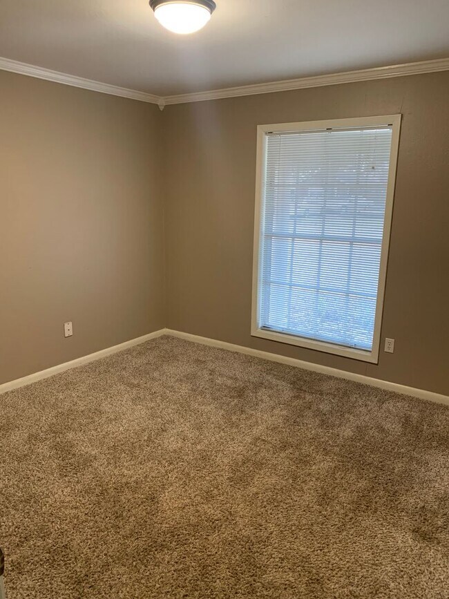 Building Photo - 3016 Burson Dr