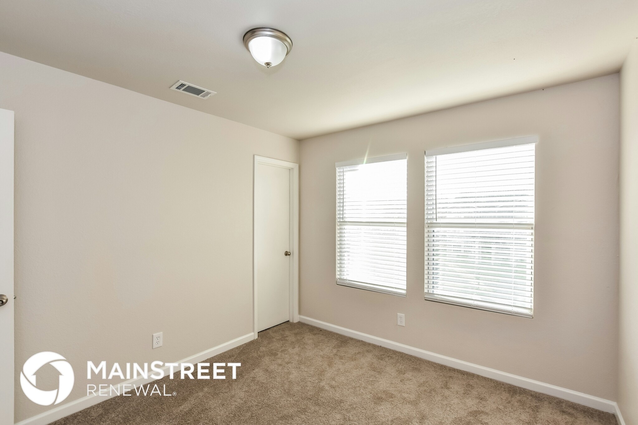 Building Photo - 3102 Lakeland Dr SW