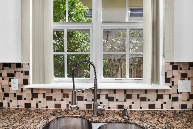 Building Photo - 3432 NE 15th Ave