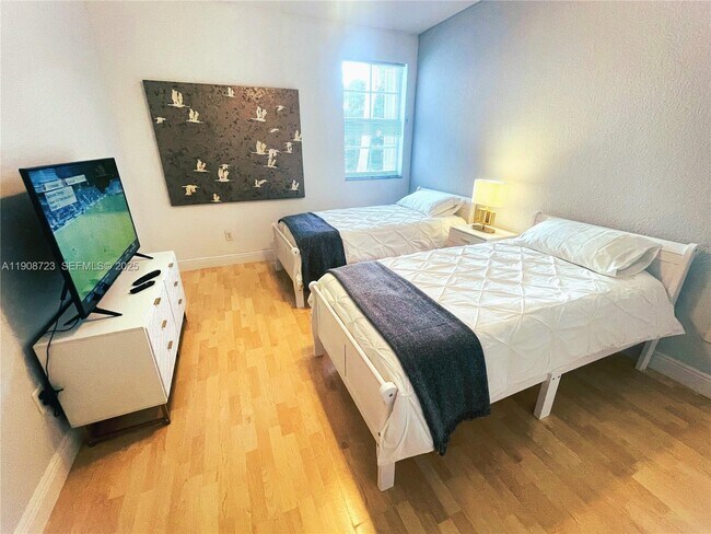 Building Photo - 3255 NE 184th St