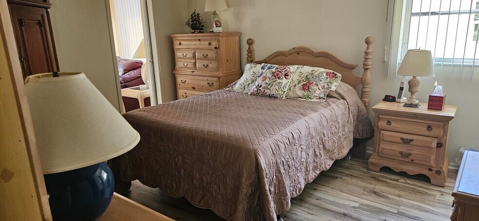 Building Photo - 6215 Green View Cir