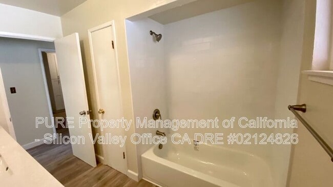 Building Photo - 2831 Union Ave