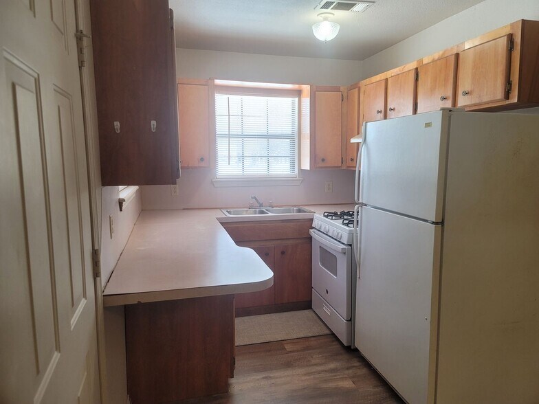 Building Photo - 1243 Charles Dr