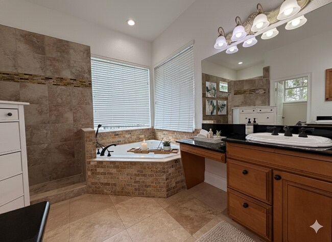 Building Photo - Luxury Windermere Home | 5 Bed 4.5 Bath La...