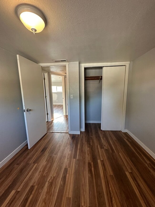 Building Photo - 3 bed, 2 bath Richland