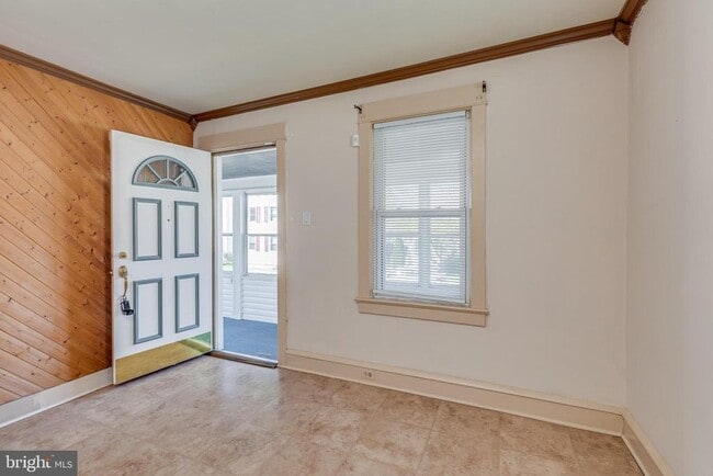 Building Photo - 427 Buttonwood St