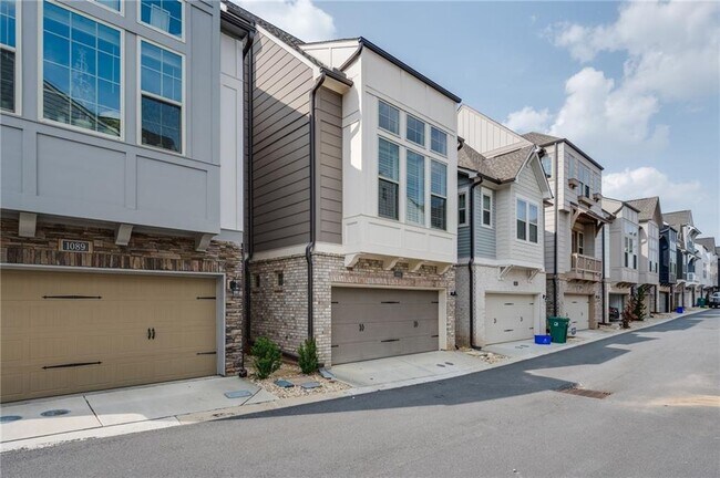 Building Photo - 1093 Kirkland Circle