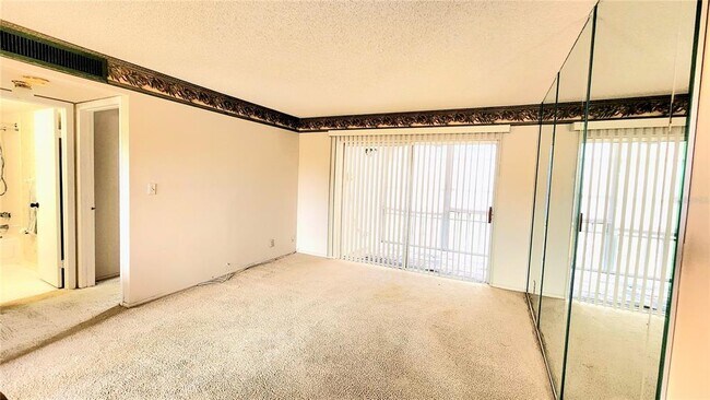 Building Photo - 11485 Oakhurst Rd