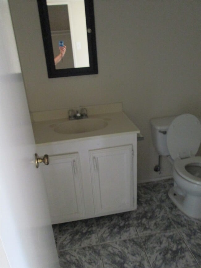 Building Photo - 6818 Glenstein Dr