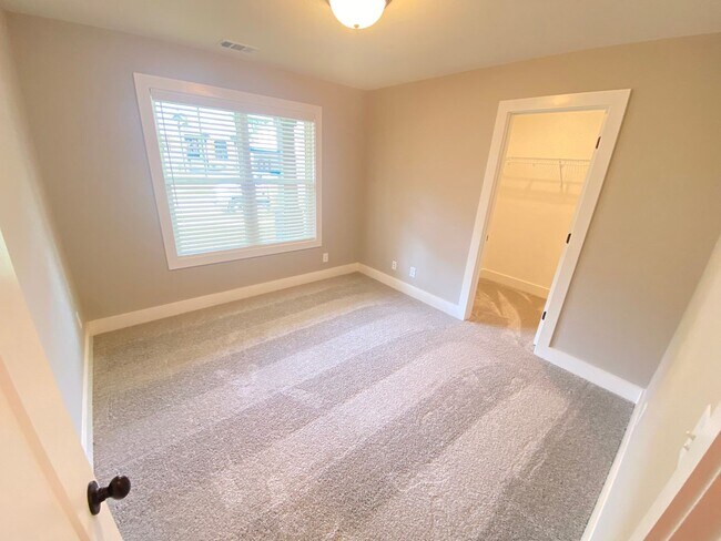 Building Photo - For Lease - 3BR, 2.5BA, 2300sqft home (Gallatin)