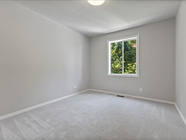 Building Photo - Newly Renovated Beaverton Home with Natura...