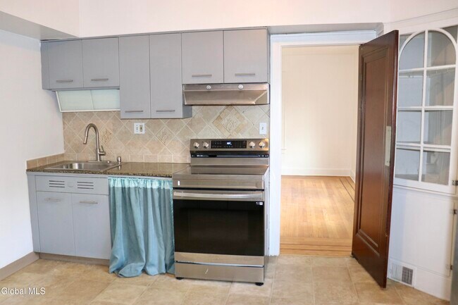 Building Photo - 647 New Scotland Ave