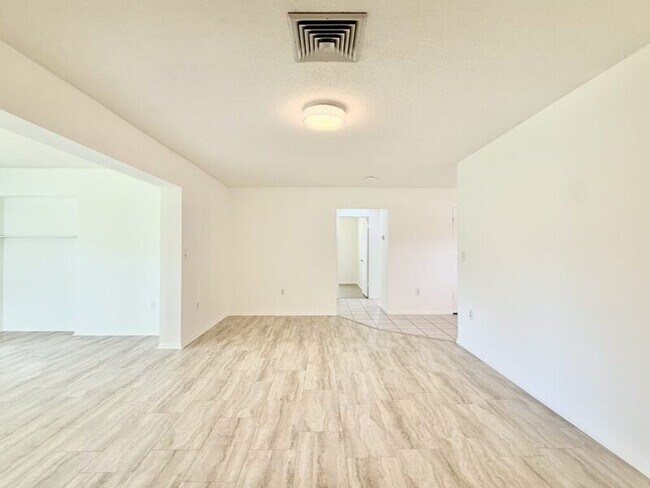 Building Photo - 4149 Prudence Dr