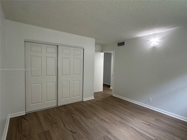 Building Photo - 5661 SW 36th Ct