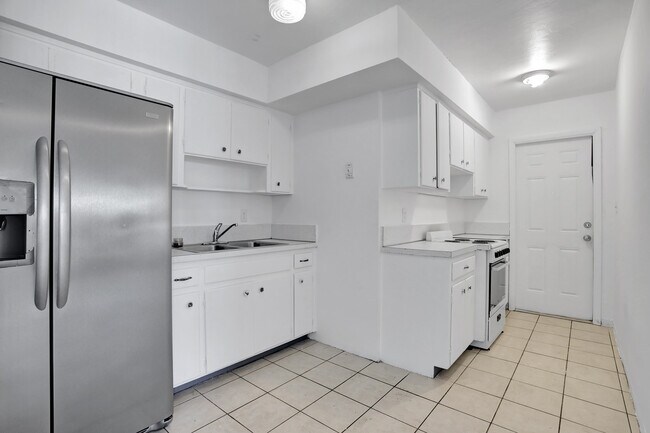 Building Photo - 5951 NE 18th Ave