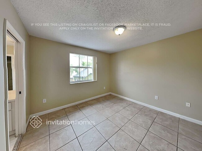 Building Photo - 1121 NW 129th Pl