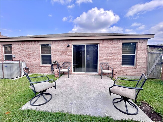 Building Photo - 803 Sweet Flower Dr