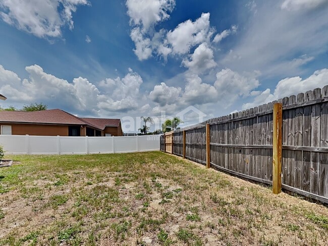 Building Photo - 4322 Brooke Dr