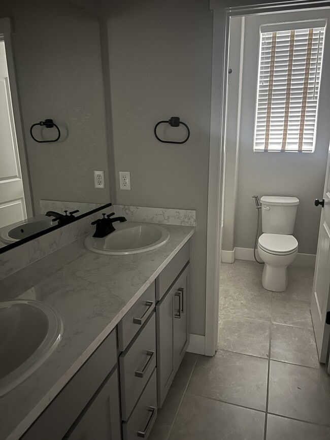 Building Photo - 232 Tuso Ranch Rd