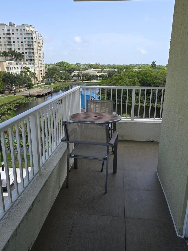 Building Photo - 700 E Boynton Beach Blvd