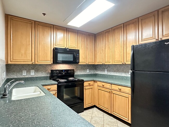 Building Photo - Gated community!  Amenities Galore! Close ...