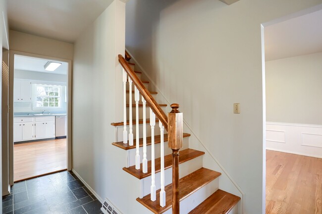 Building Photo - 332 Deerfield Rd