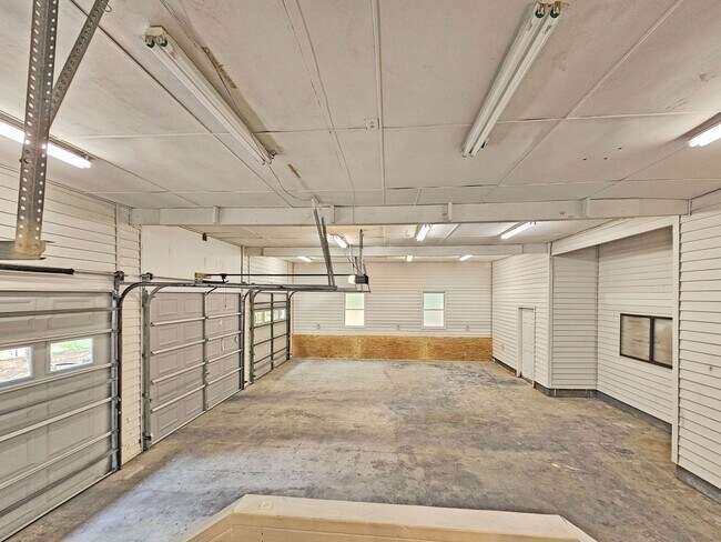 Building Photo - COMING: Spacious East Cobb Cape Cod with Main-Level Primary Suite & 3-Car Garage
