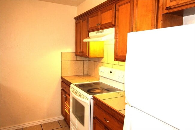 Building Photo - 118 NE 12th St