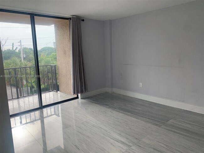 Building Photo - 16751 NE 9th Ave