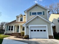 Building Photo - A Fabulous Home w/Water & Golf Course Views Available 05-04-26! Fenced Yard & Dog-Friendly!