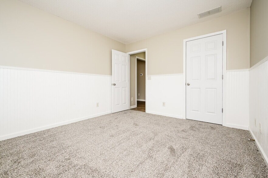 Building Photo - 3896 Pine Village Pl